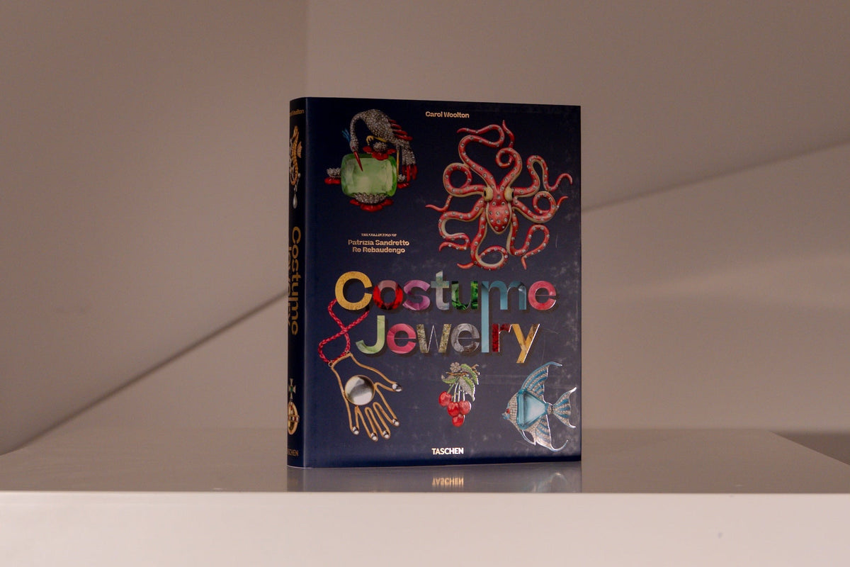 COSTUME JEWELRY. Taschen