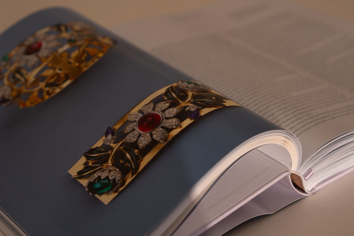 COSTUME JEWELRY. Taschen