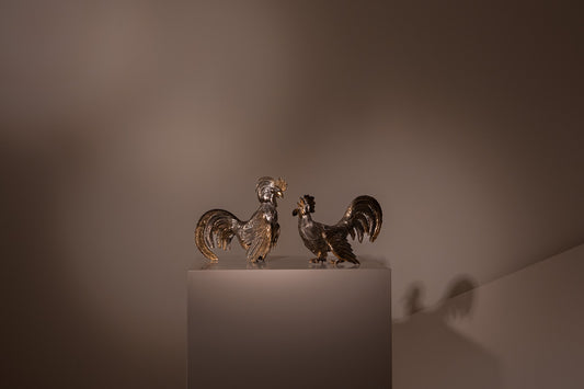 LES COQS. Figuras de latón