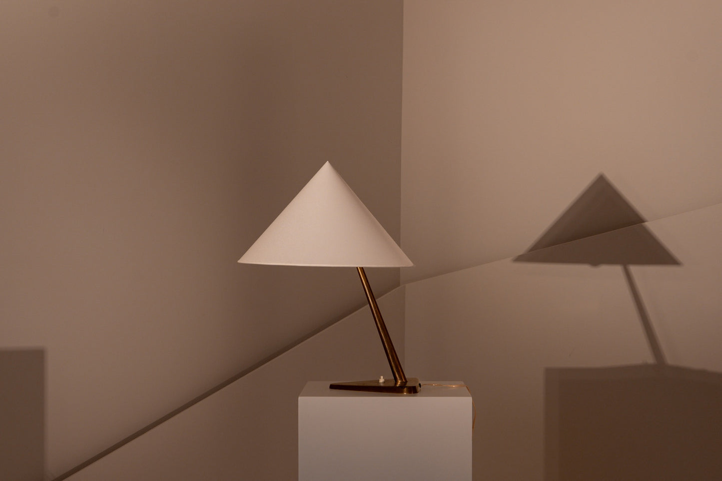 WHITE EKI LAMP. By: Rupert Nikoll