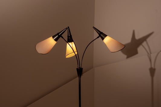 CONIC LAMP. Lámpara de pie escultural