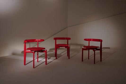 Silla Rasa By: By More Contract