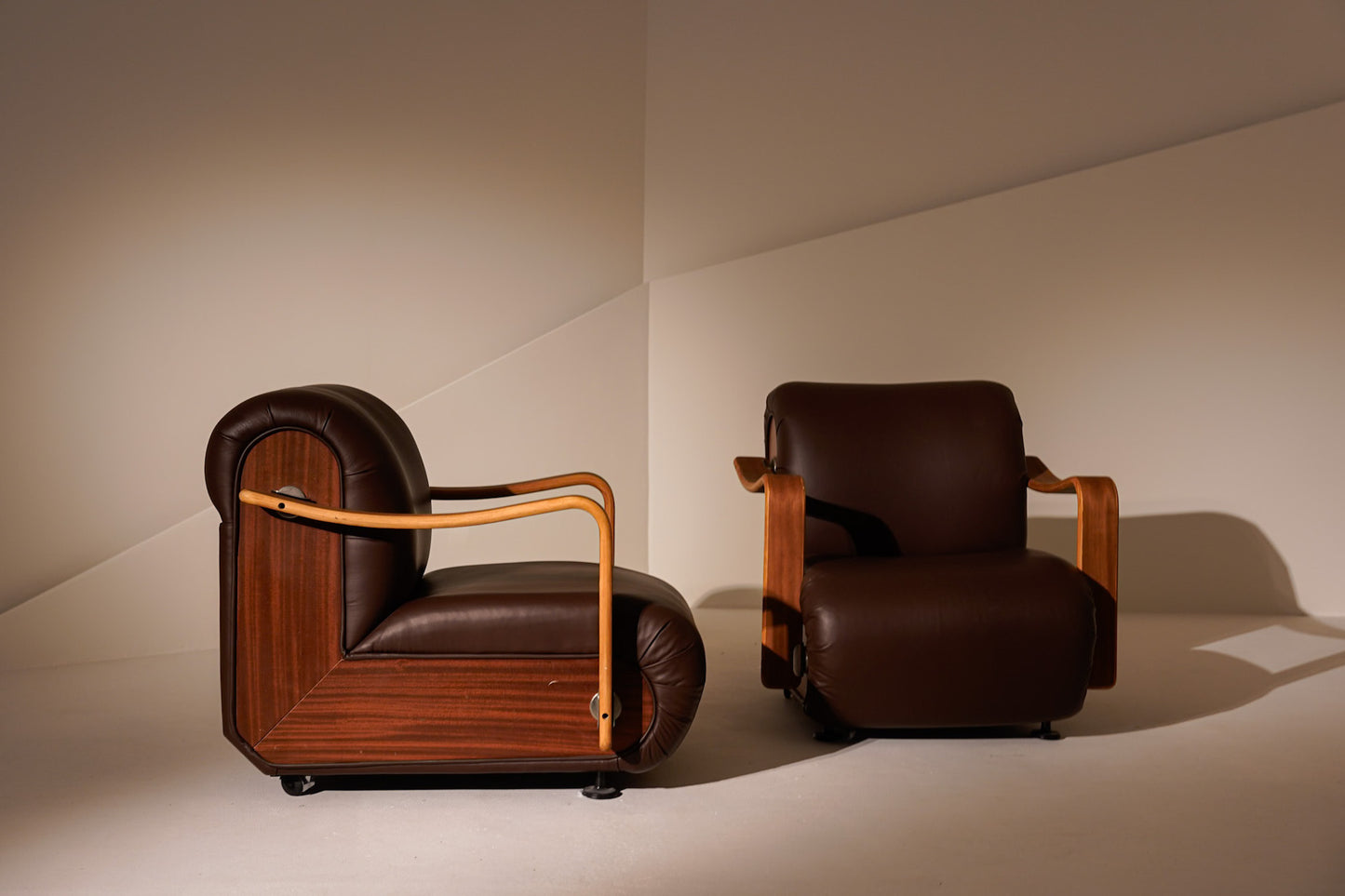 PROJECT. Butaca de piel y madera, 1960