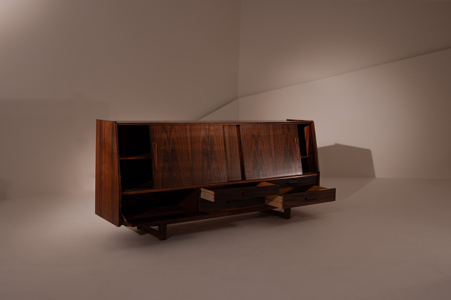 SIERRA LIGNA. Aparador danés de palisandro, 1970