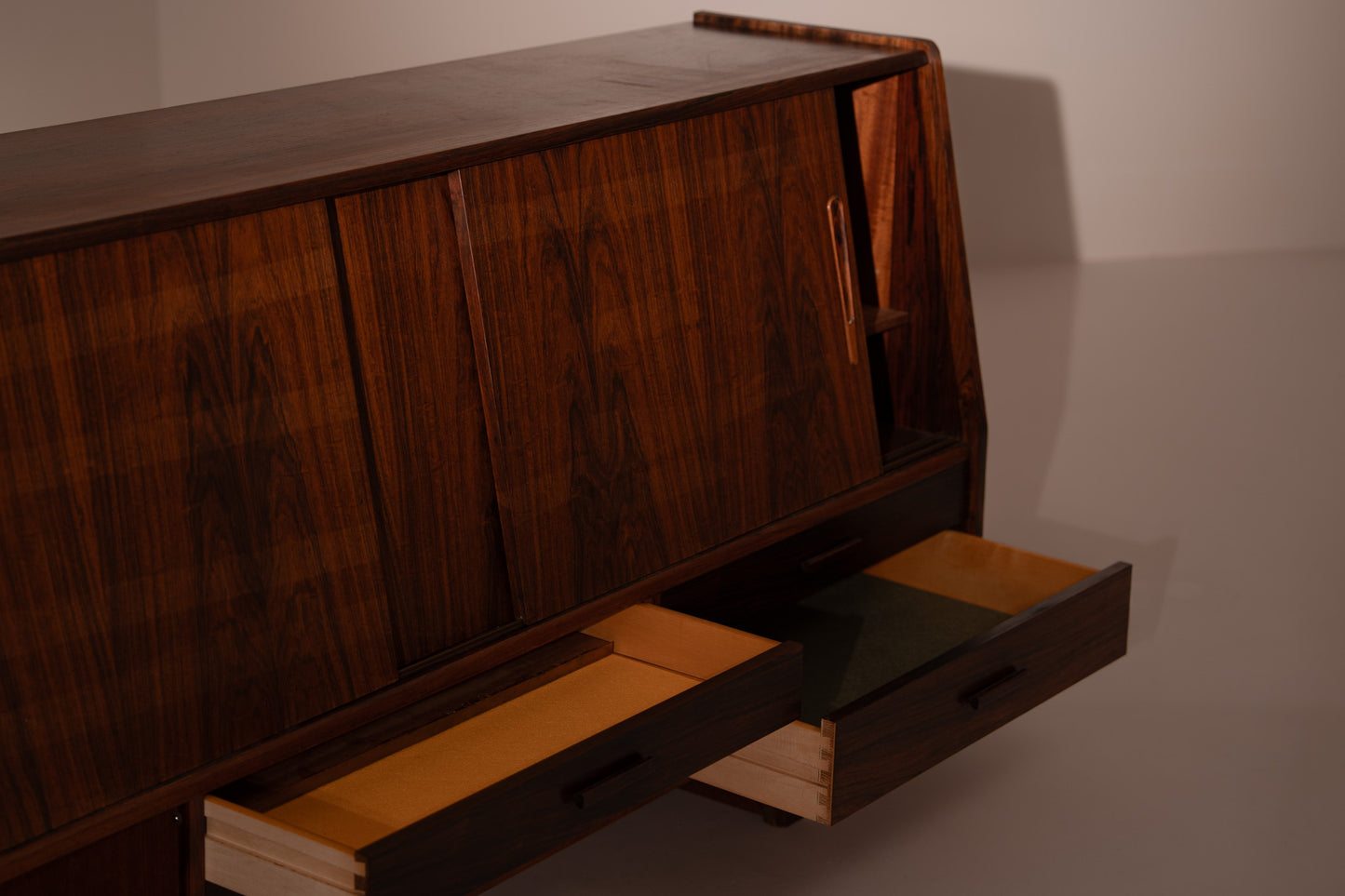 SIERRA LIGNA. Aparador danés de palisandro, 1970
