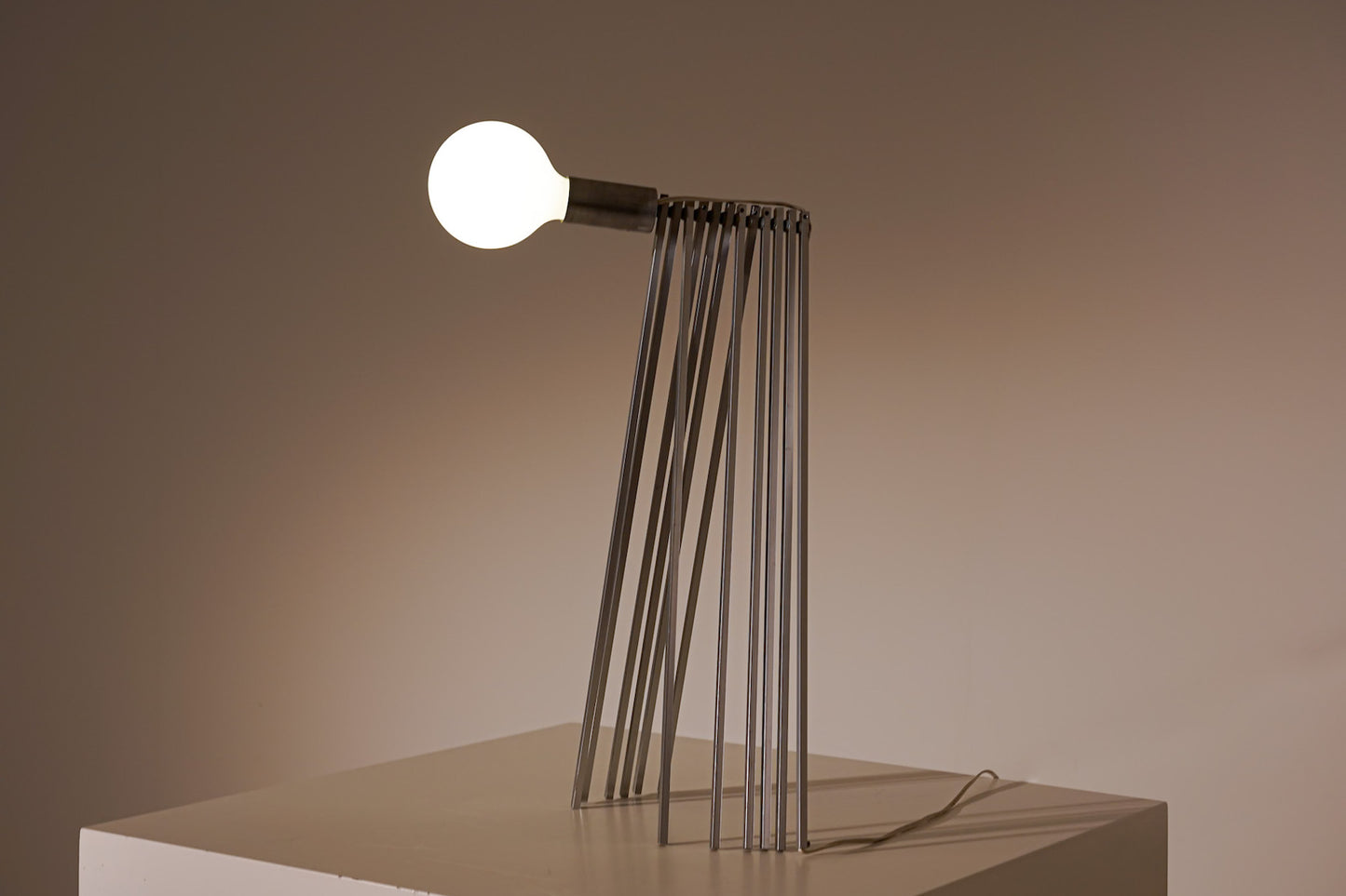 STEFANO M. Lámpara modernista, Italia