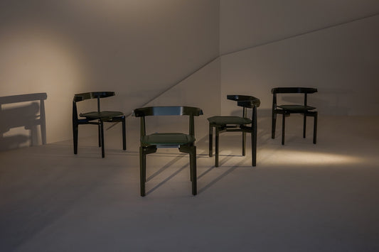 Silla Rasa By: More Contract