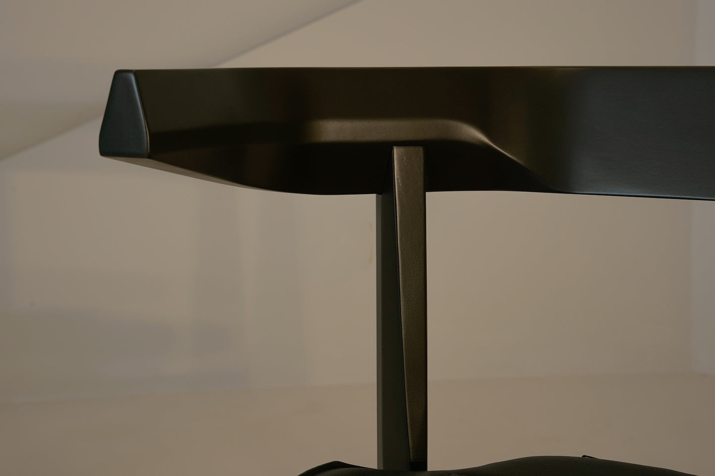 Silla Rasa By: More Contract