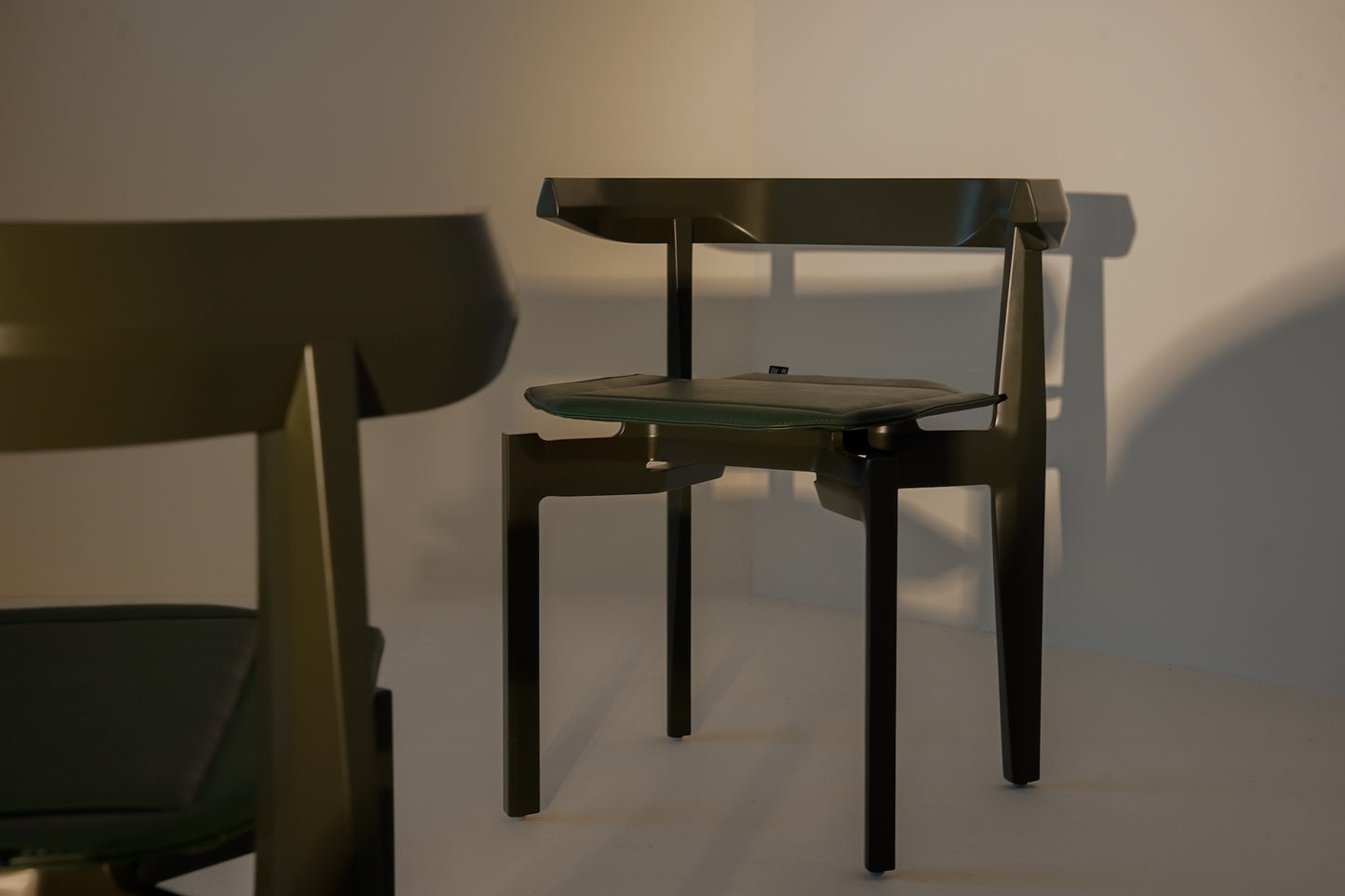 Silla Rasa By: More Contract