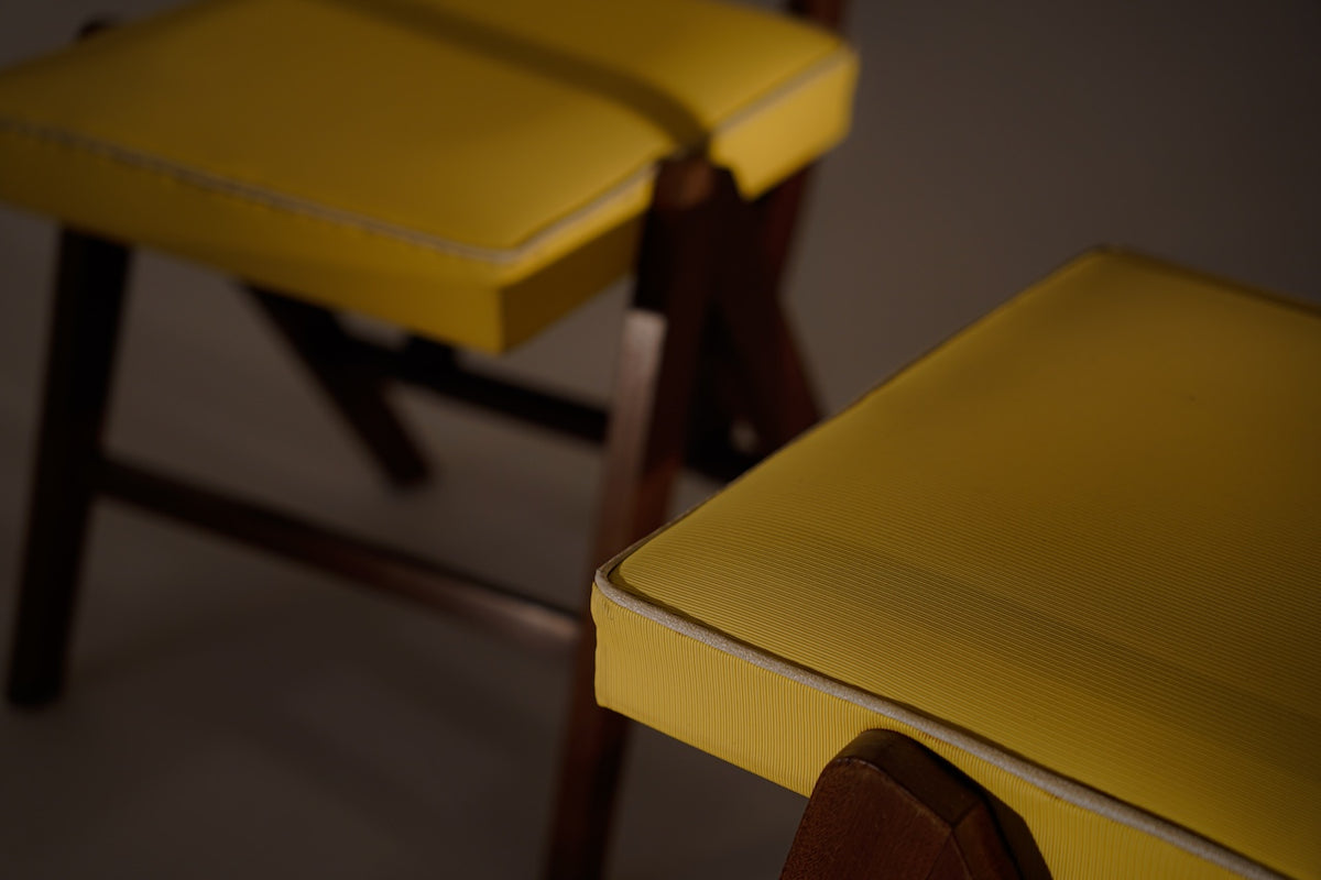 FRENCH BROWN. Sillas francesas de los años 1950.